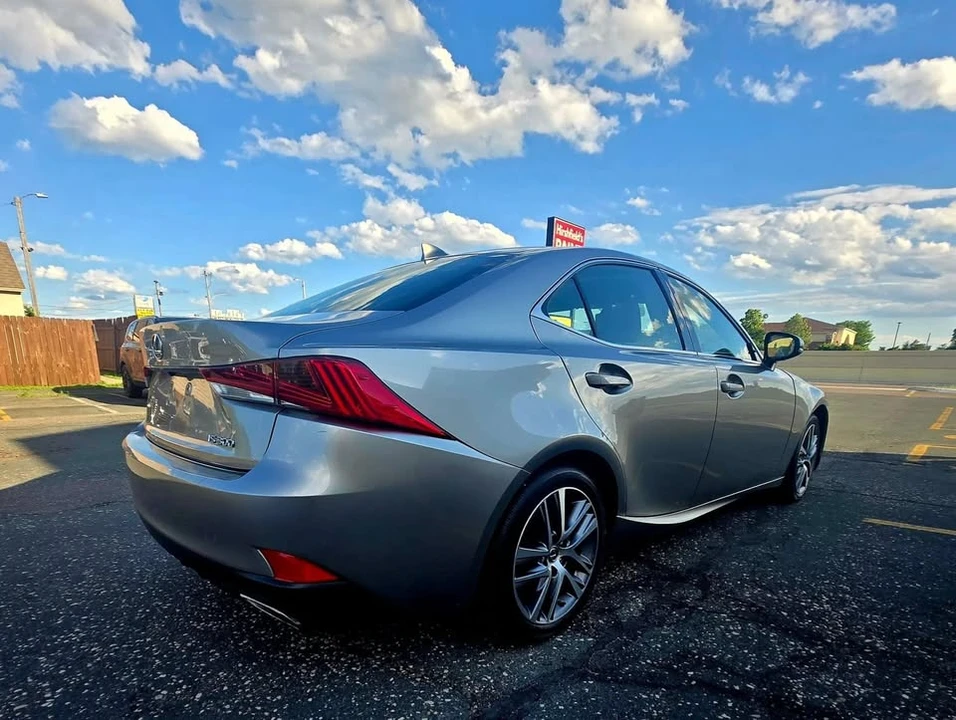 2019 Lexus IS 3rd Gen - Image 11 of 20