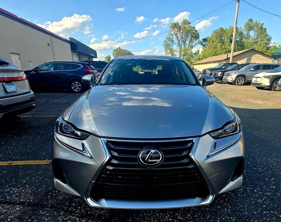 2019 Lexus IS 3rd Gen - Image 4 of 20