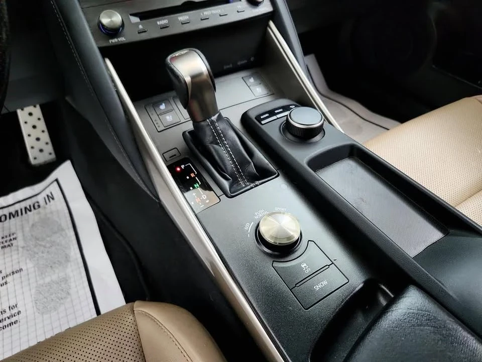 2019 Lexus IS 3rd Gen - Image 16 of 20