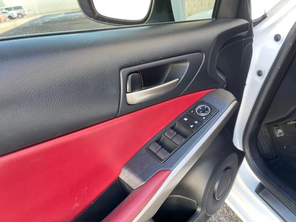2019 Lexus IS 3rd Gen - Image 9 of 17