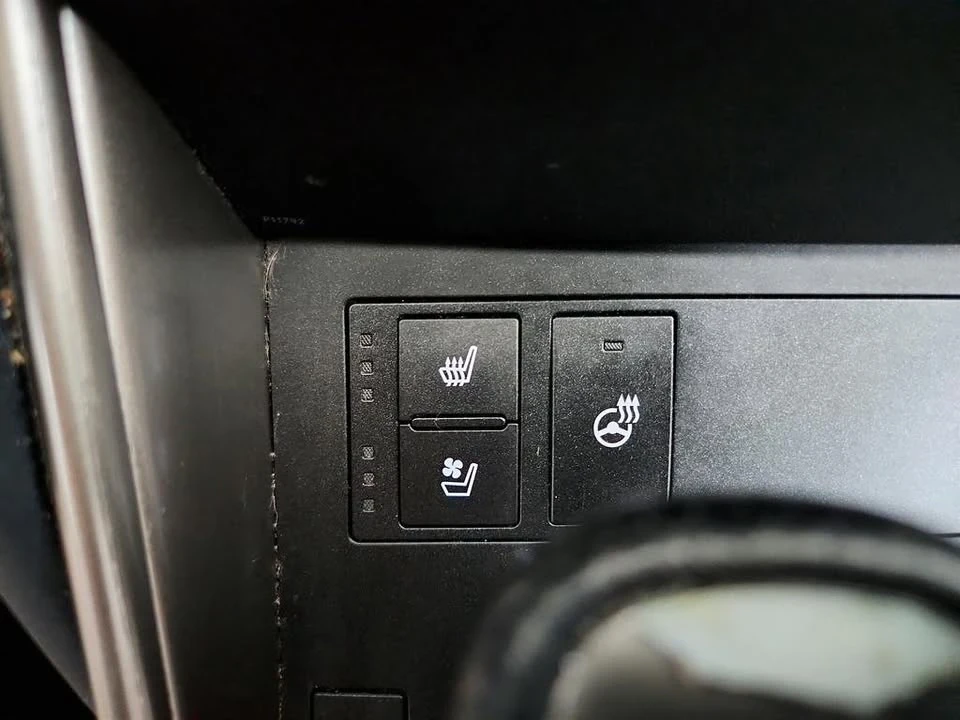 2019 Lexus IS 3rd Gen - Image 17 of 20