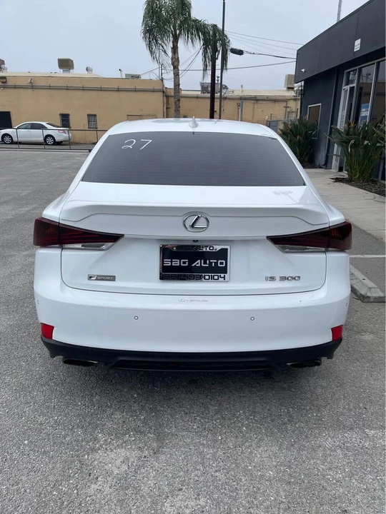 2019 Lexus IS 3rd Gen - Image 5 of 13