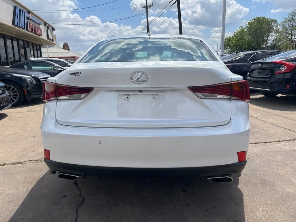 2019 Lexus IS 3rd Gen - Image 4 of 12