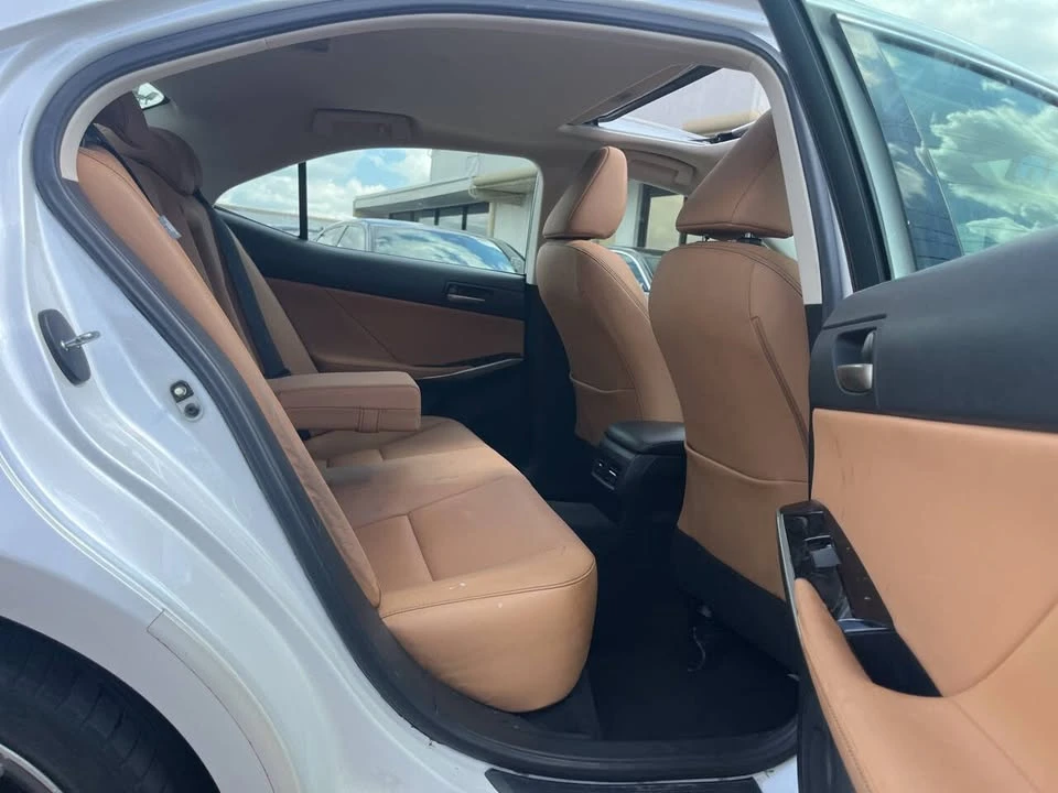 2019 Lexus IS 3rd Gen - Image 10 of 12