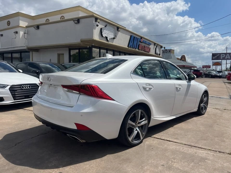 2019 Lexus IS 3rd Gen - Image 5 of 12
