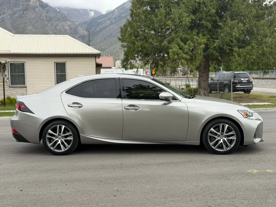 2019 Lexus IS 3rd Gen - Image 5 of 18