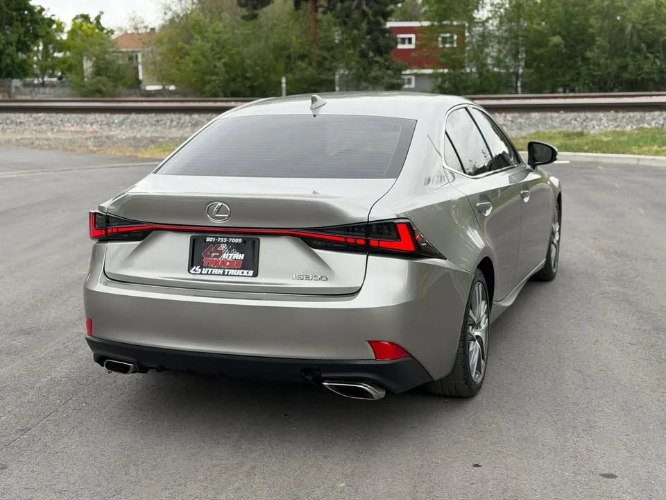 2019 Lexus IS 3rd Gen - Image 4 of 18