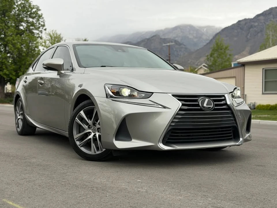 2019 Lexus IS 3rd Gen - Image 16 of 18