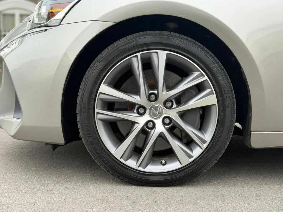 2019 Lexus IS 3rd Gen - Image 17 of 18