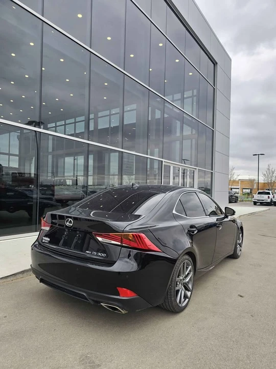 2019 Lexus IS 3rd Gen - Image 5 of 9