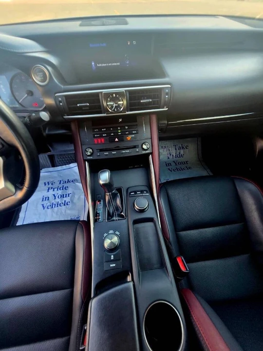 2019 Lexus IS 3rd Gen - Image 8 of 20