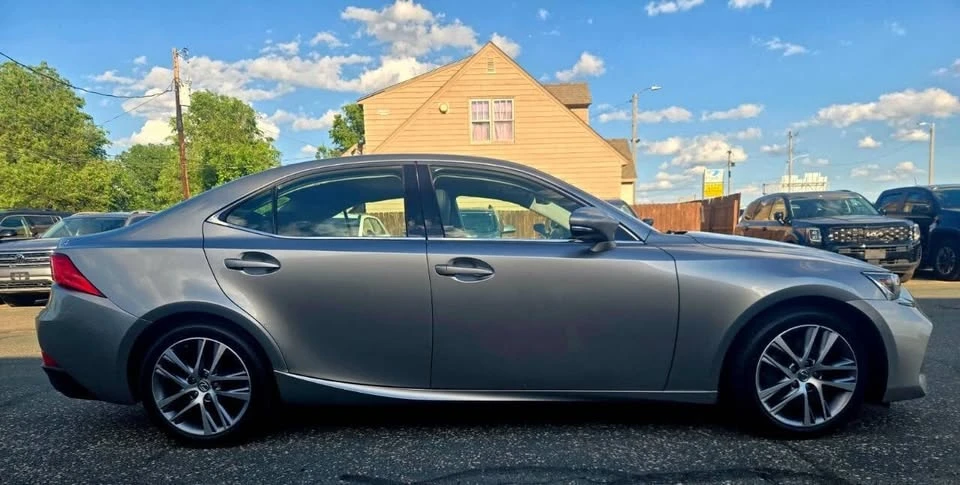 2019 Lexus IS 3rd Gen - Image 5 of 20