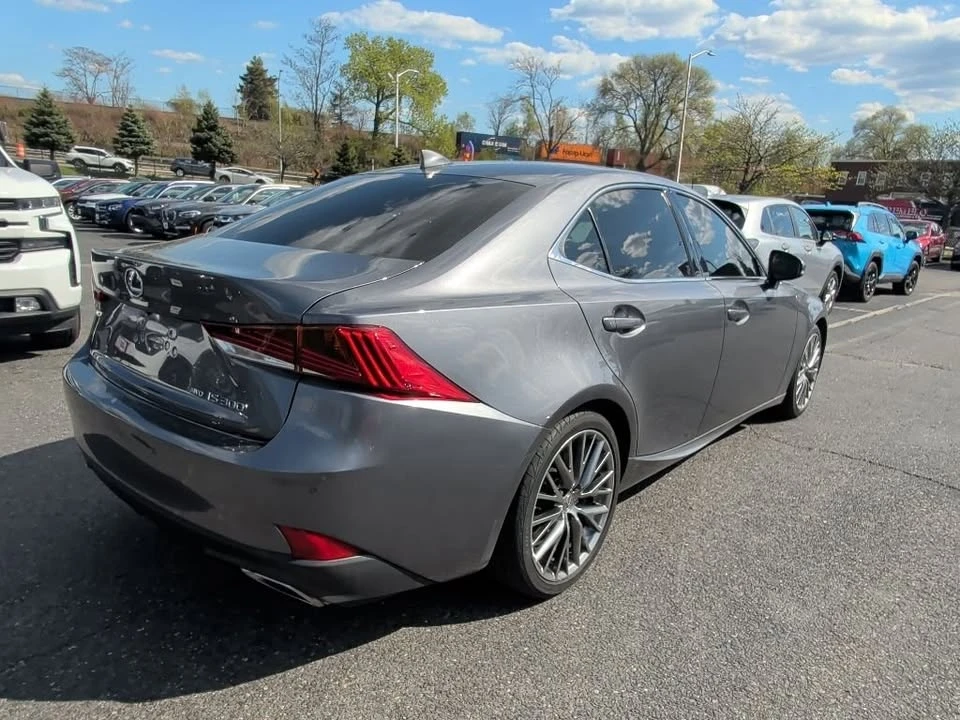 2019 Lexus IS 3rd Gen - Image 5 of 12