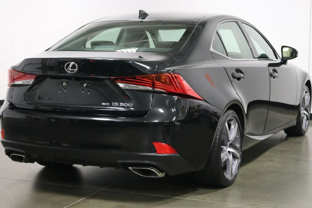 2019 Lexus IS 3rd Gen - Image 10 of 12