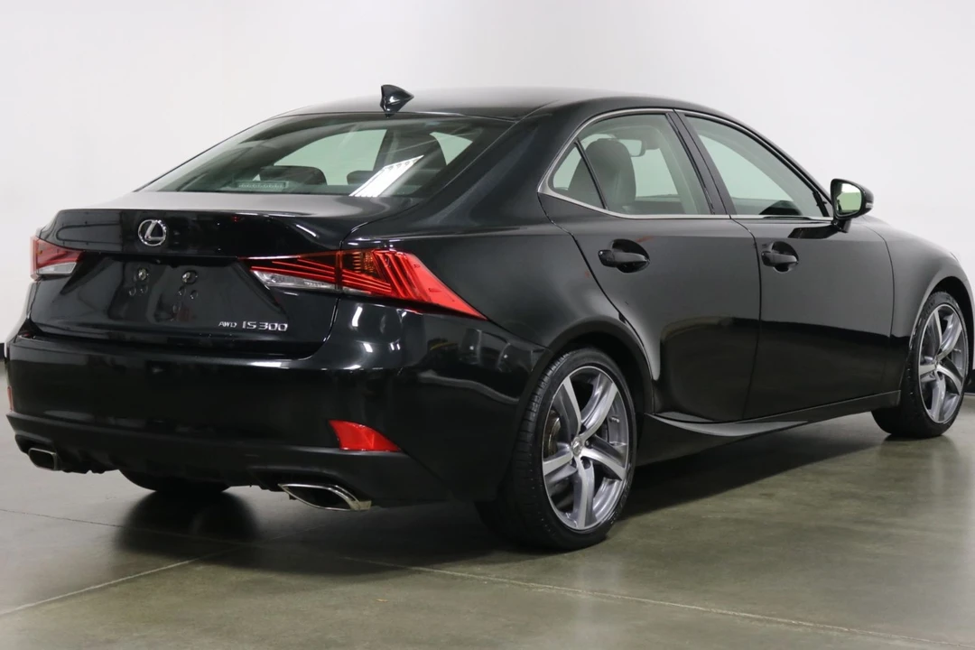 2019 Lexus IS 3rd Gen - Image 9 of 12