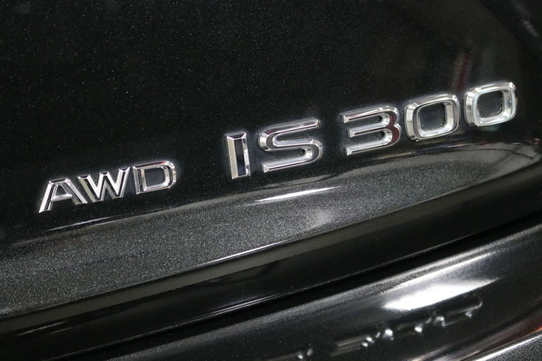2019 Lexus IS 3rd Gen - Image 11 of 12