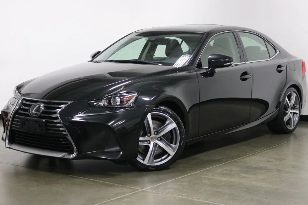 2019 Lexus IS 3rd Gen - Image 5 of 12