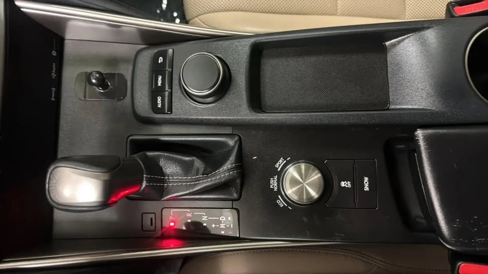 2019 Lexus IS 3rd Gen - Image 12 of 20