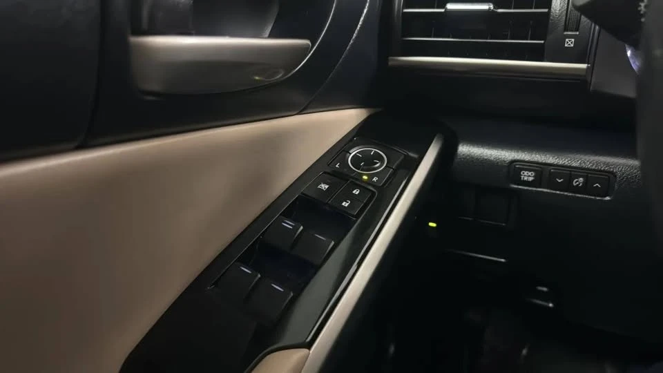2019 Lexus IS 3rd Gen - Image 16 of 20