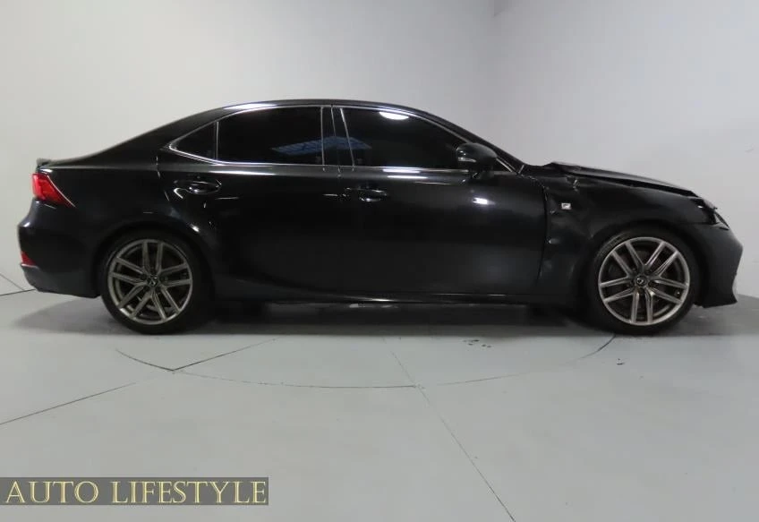 2019 Lexus IS 3rd Gen - Image 10 of 21