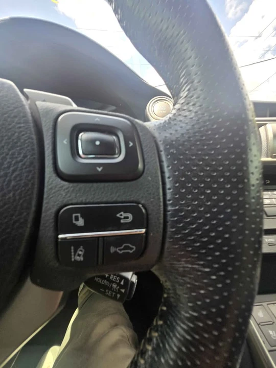 2019 Lexus IS 3rd Gen - Image 11 of 19