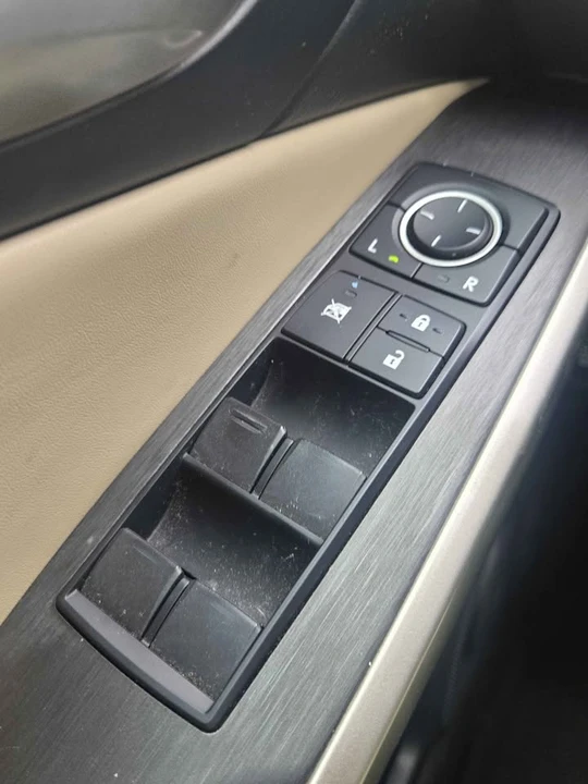 2019 Lexus IS 3rd Gen - Image 16 of 19