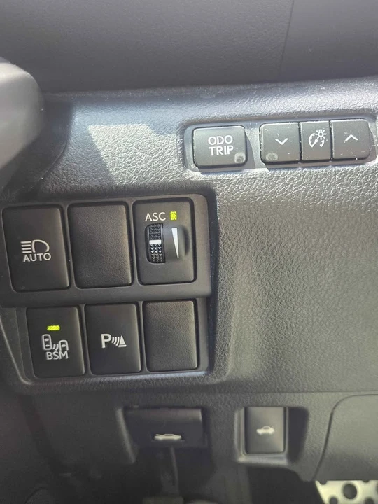 2019 Lexus IS 3rd Gen - Image 13 of 19