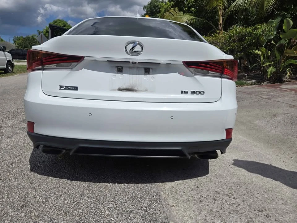 2019 Lexus IS 3rd Gen - Image 17 of 19