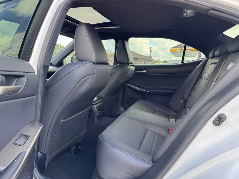 2019 Lexus IS 3rd Gen - Image 15 of 20