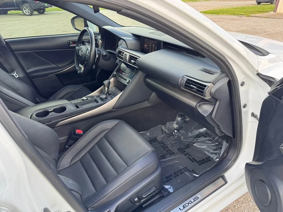 2019 Lexus IS 3rd Gen - Image 18 of 20