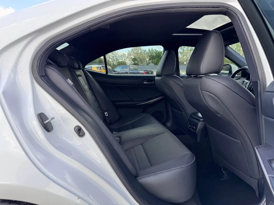 2019 Lexus IS 3rd Gen - Image 17 of 20