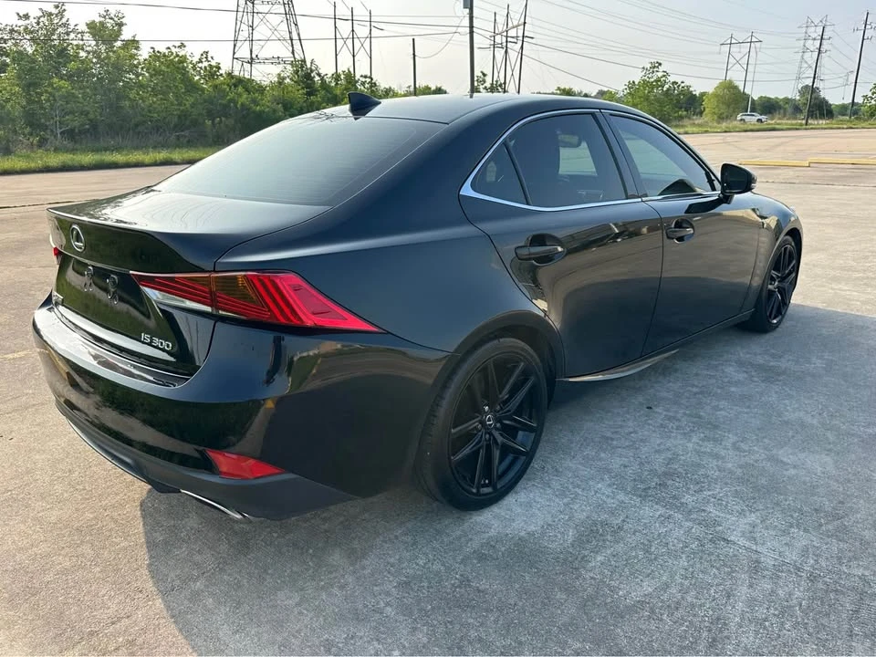 2019 Lexus IS 3rd Gen - Image 4 of 10