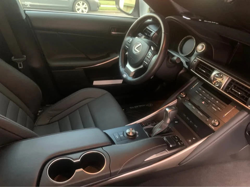 2019 Lexus IS 3rd Gen - Image 9 of 11