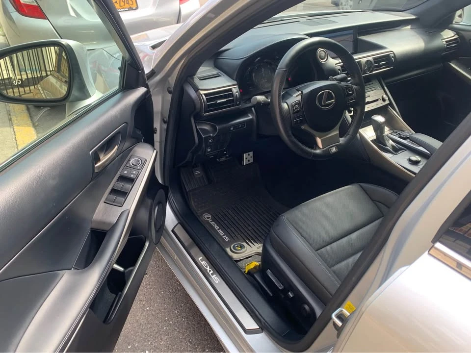 2019 Lexus IS 3rd Gen - Image 8 of 11