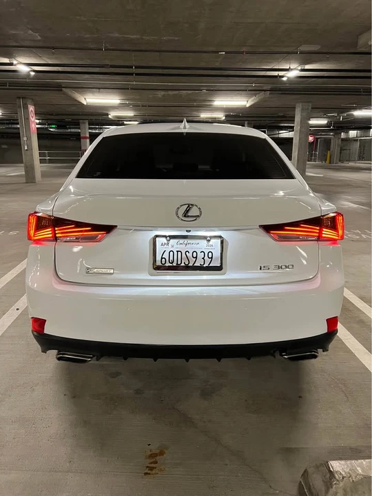 2019 Lexus IS 3rd Gen - Image 8 of 20