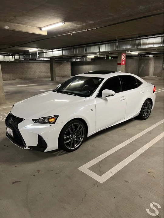 2019 Lexus IS 3rd Gen - Image 4 of 20