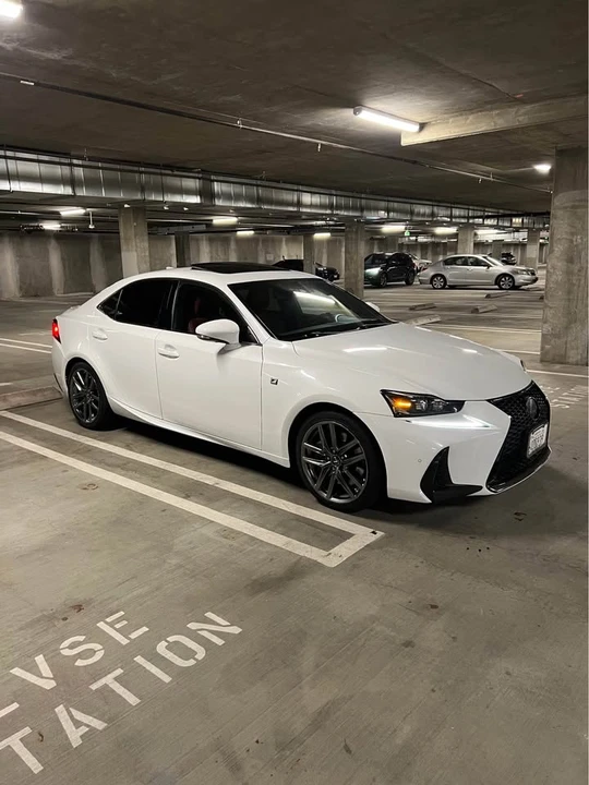 2019 Lexus IS 3rd Gen - Image 5 of 20
