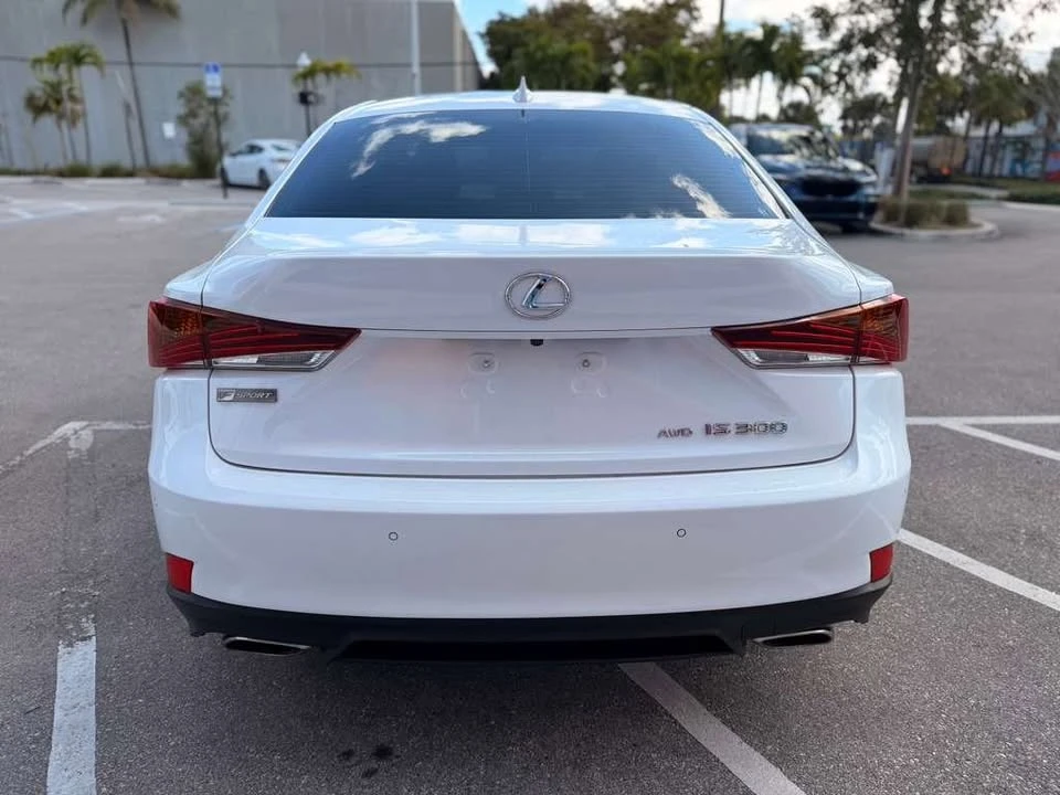 2019 Lexus IS 3rd Gen - Image 4 of 17