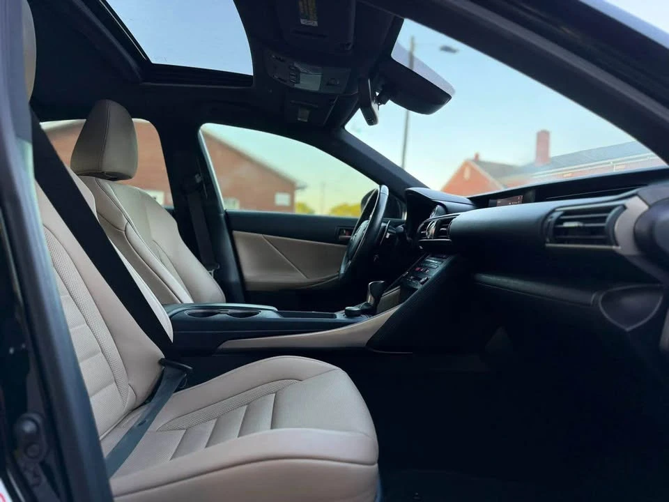 2019 Lexus IS 3rd Gen - Image 9 of 12