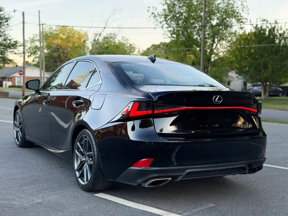 2019 Lexus IS 3rd Gen - Image 5 of 12