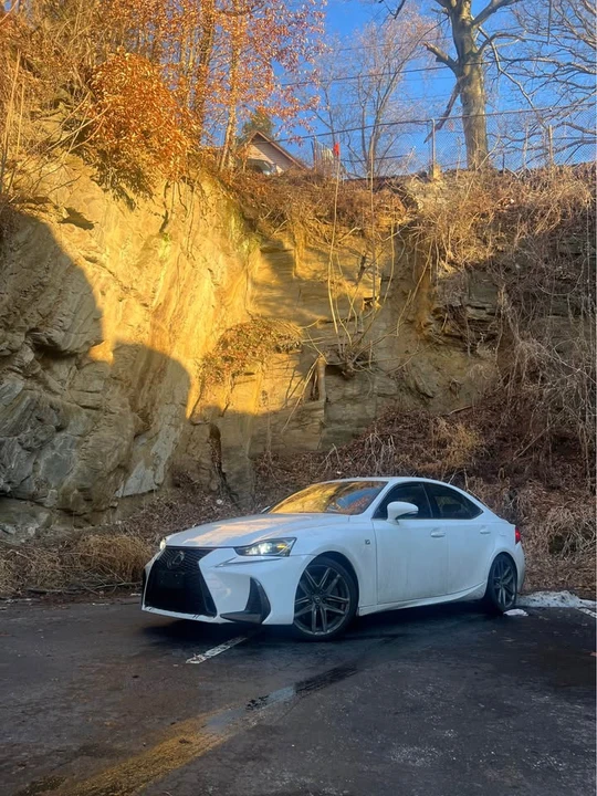 2019 Lexus IS 3rd Gen - Image 4 of 11