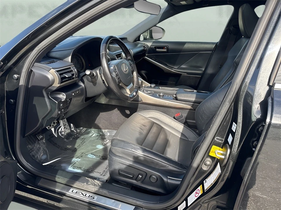 2019 Lexus IS 3rd Gen - Image 9 of 12
