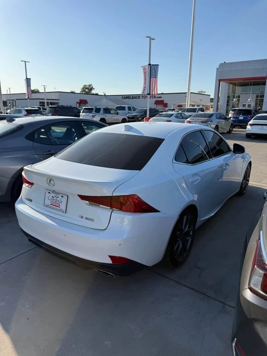 2019 Lexus IS 3rd Gen - Image 5 of 9