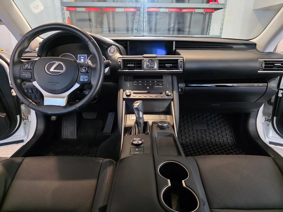 2019 Lexus IS 3rd Gen - Image 8 of 10