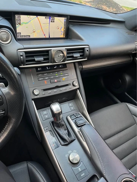 2019 Lexus IS 3rd Gen - Image 17 of 20