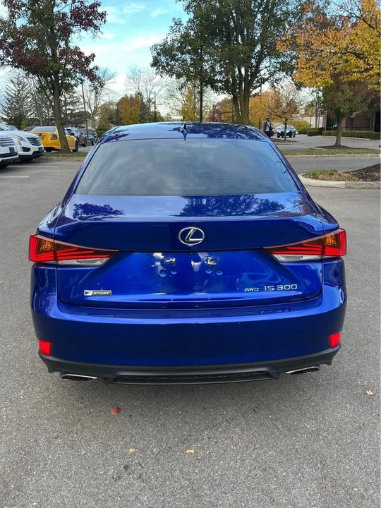 2019 Lexus IS 3rd Gen - Image 11 of 20