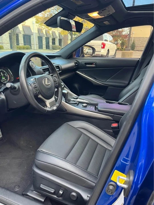 2019 Lexus IS 3rd Gen - Image 12 of 20