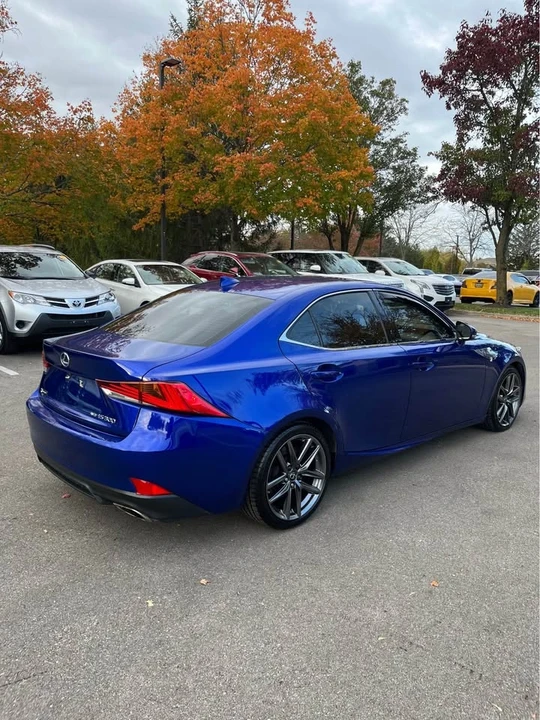 2019 Lexus IS 3rd Gen - Image 9 of 20
