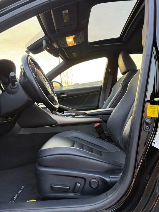 2019 Lexus IS 3rd Gen - Image 6 of 12