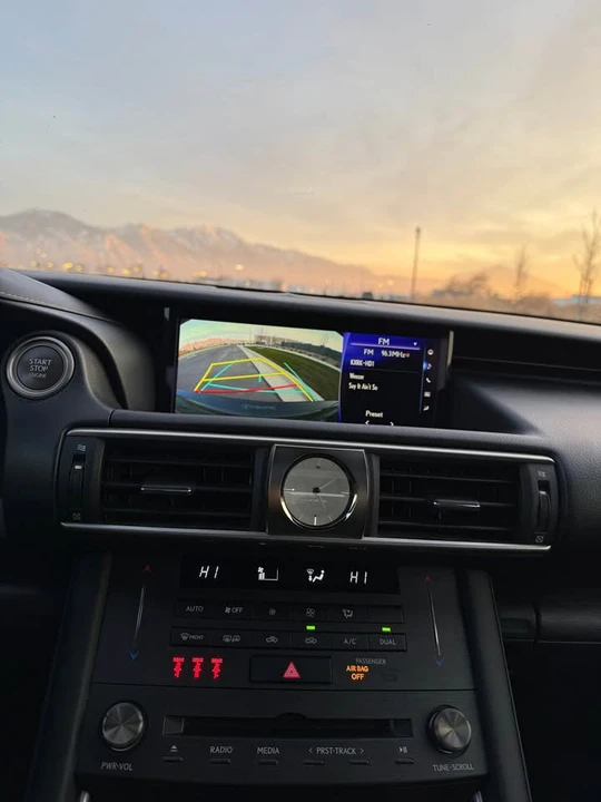 2019 Lexus IS 3rd Gen - Image 10 of 12